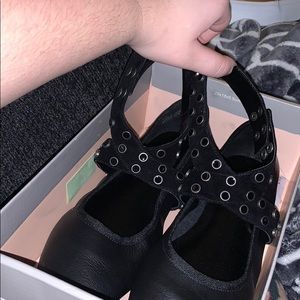 Beautiful Grommet Ankle Flats